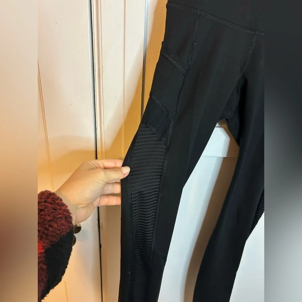 Old Navy Active Black Mesh Pocket Leggings